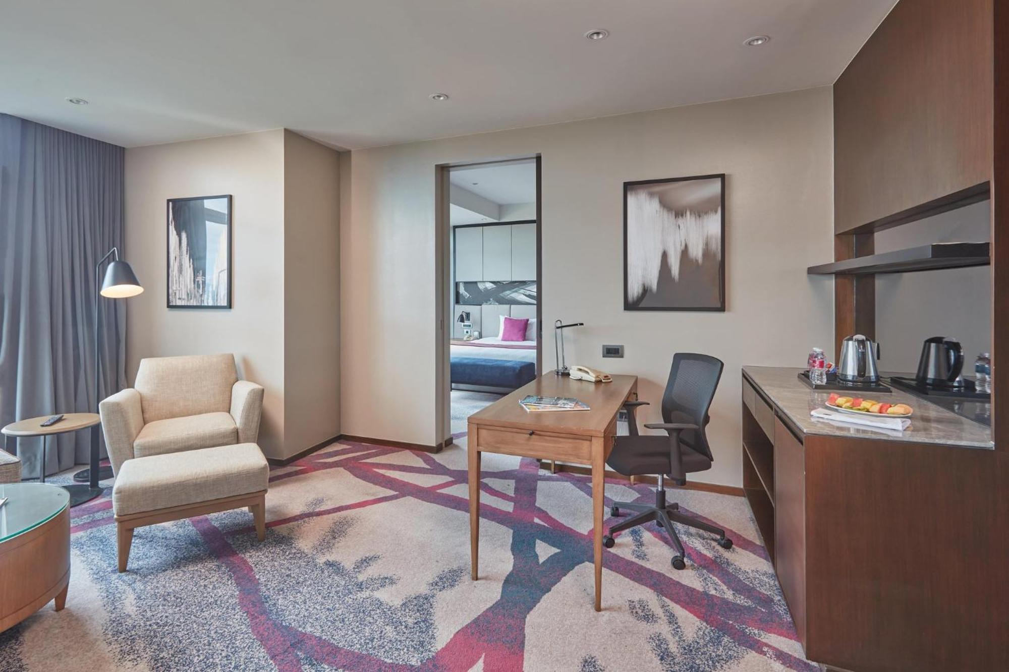 Crowne Plaza Manila Galleria By Ihg Pasig City Exterior photo