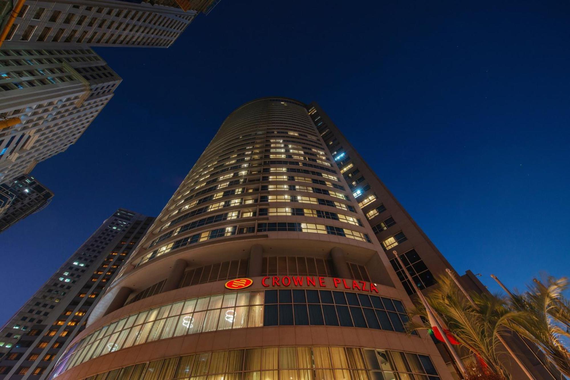 Crowne Plaza Manila Galleria By Ihg Pasig City Exterior photo