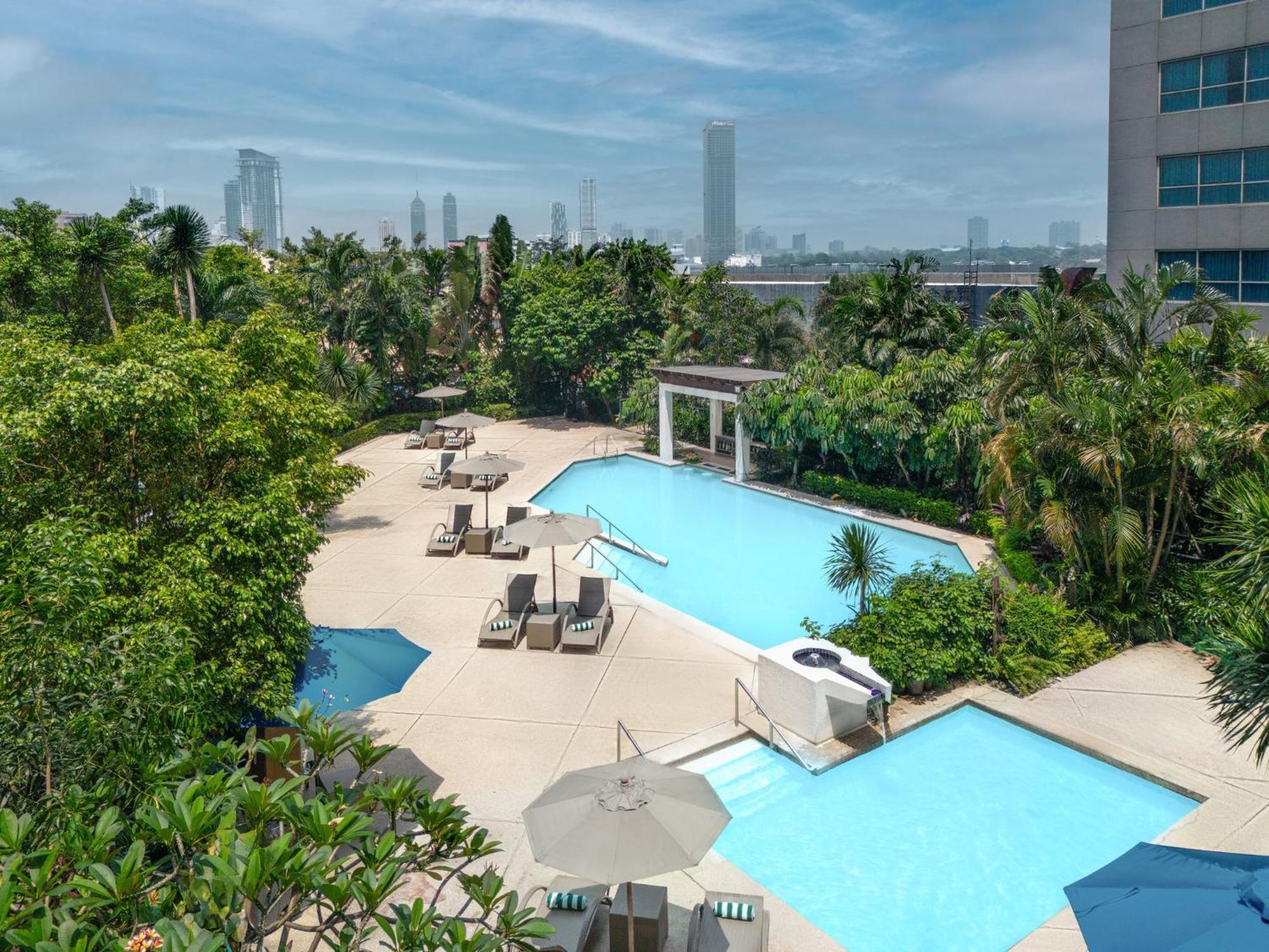 Crowne Plaza Manila Galleria By Ihg Pasig City Exterior photo