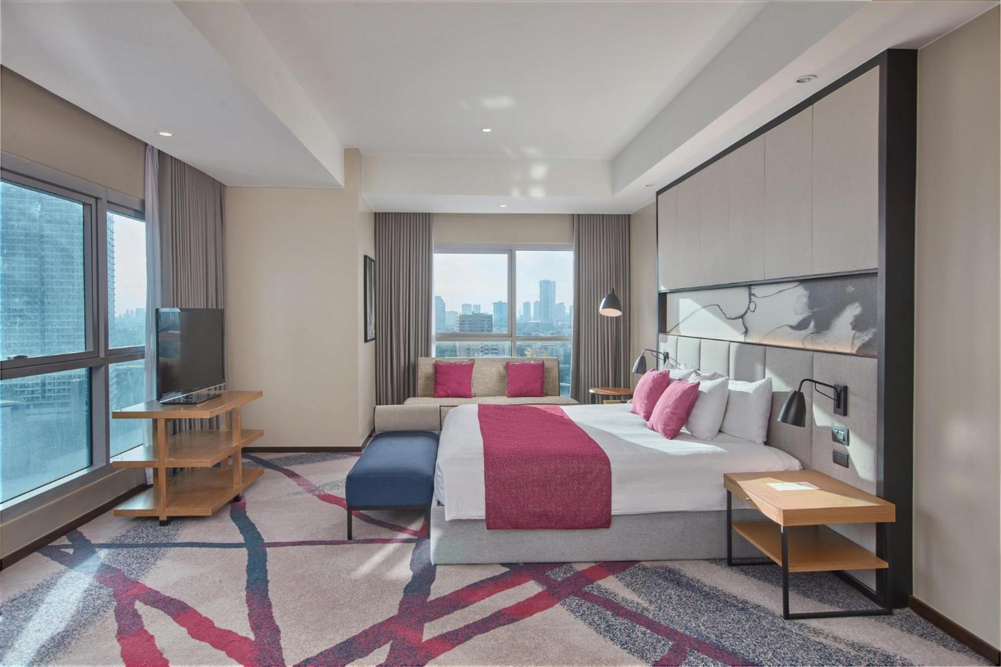 Crowne Plaza Manila Galleria By Ihg Pasig City Exterior photo