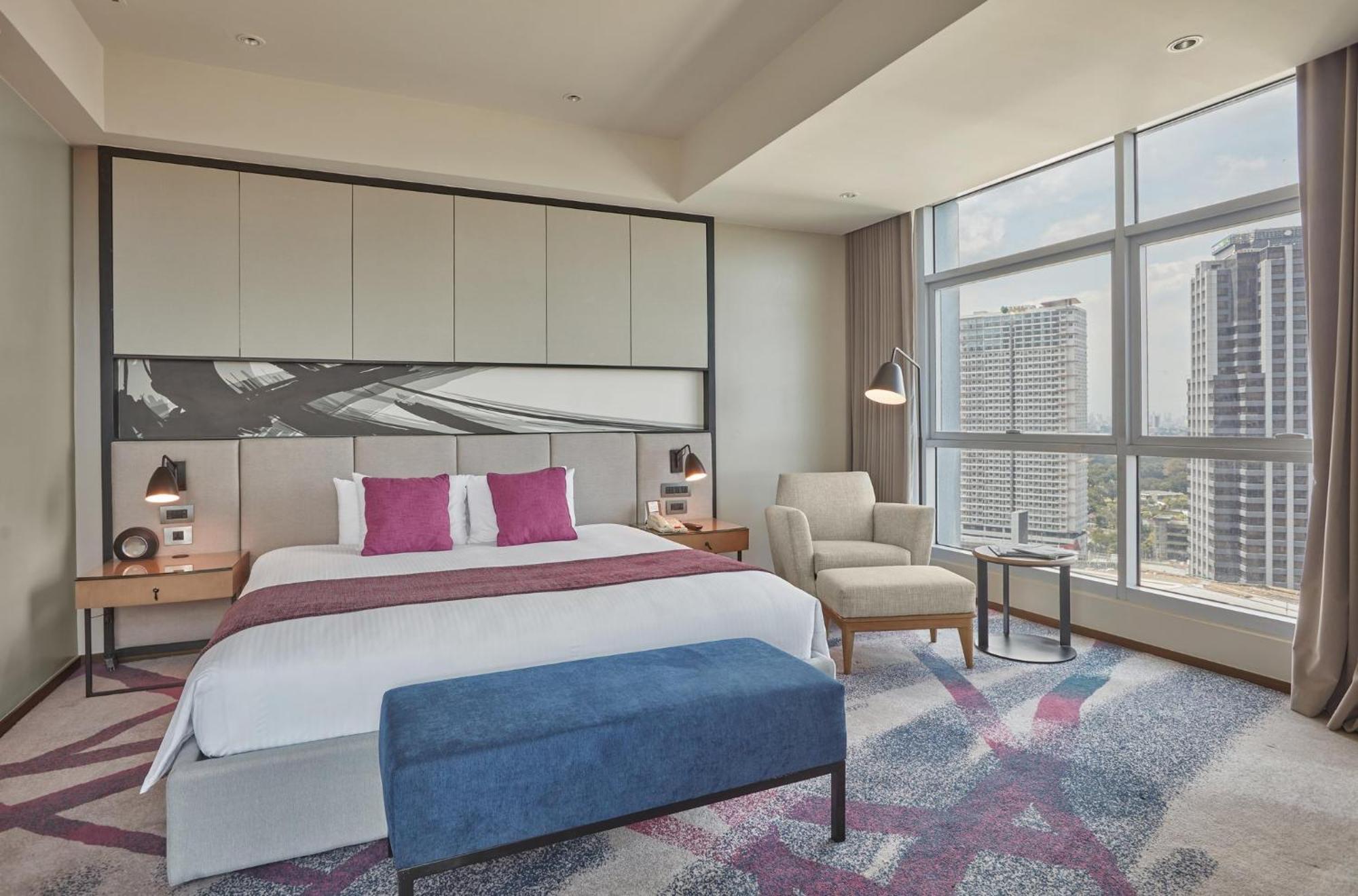 Crowne Plaza Manila Galleria By Ihg Pasig City Exterior photo