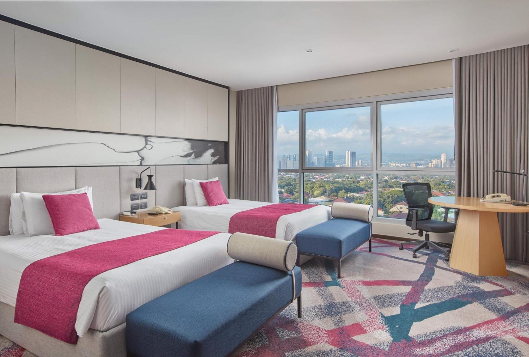 Crowne Plaza Manila Galleria By Ihg Pasig City Exterior photo