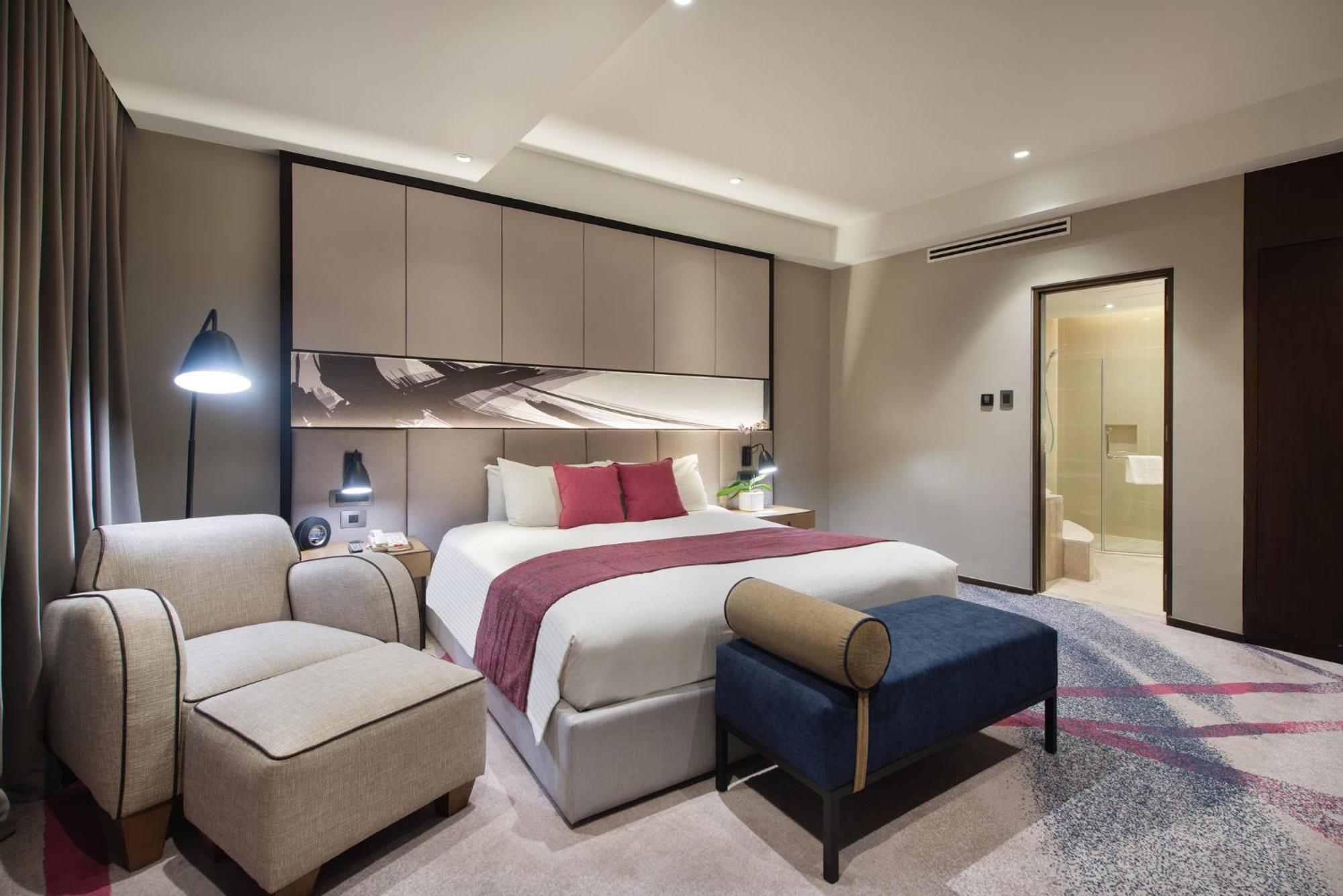 Crowne Plaza Manila Galleria By Ihg Pasig City Exterior photo