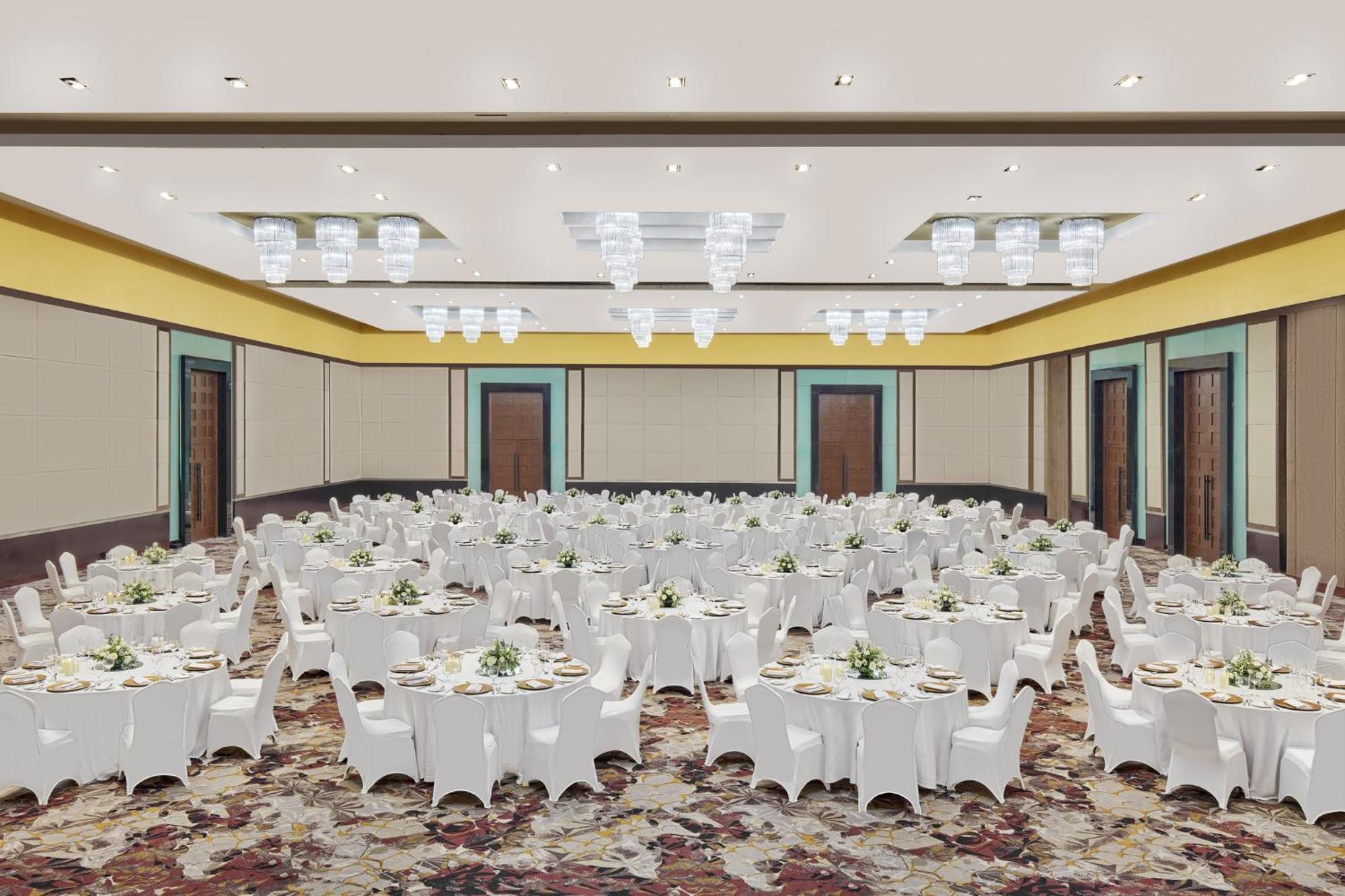 Crowne Plaza Manila Galleria By Ihg Pasig City Exterior photo