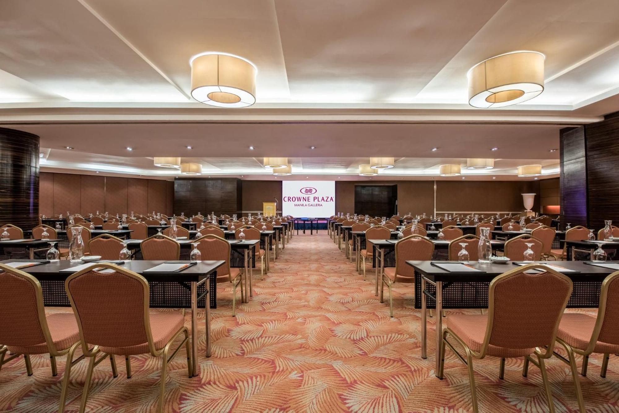 Crowne Plaza Manila Galleria By Ihg Pasig City Exterior photo